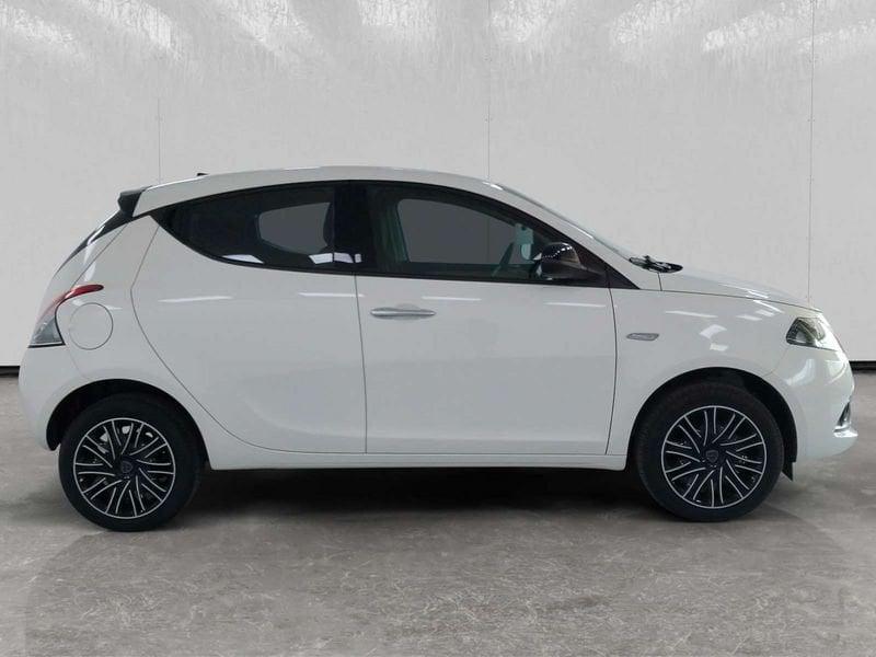 Lancia Ypsilon 1.0 firefly hybrid Gold s&s 70cv