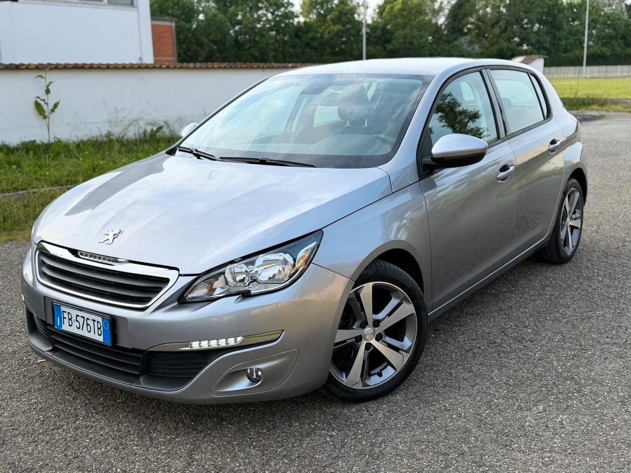 Peugeot 308 Berlina HDi 100 CV EURO 6B