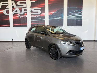 Lancia Ypsilon 1.0 FireFly 5 porte S&S Hybrid Ecochic Silver