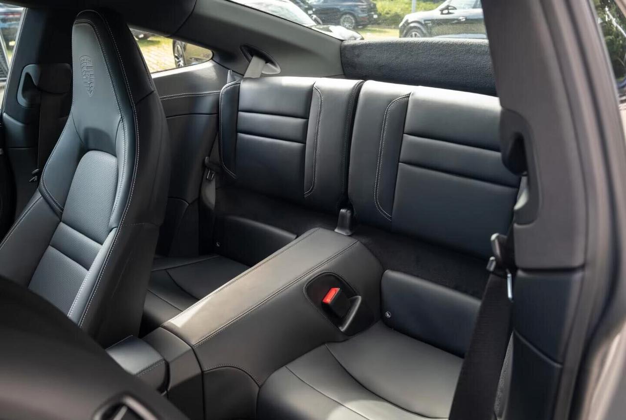 Porsche 911 992 -2 (911) Carrera SportDesign Bose