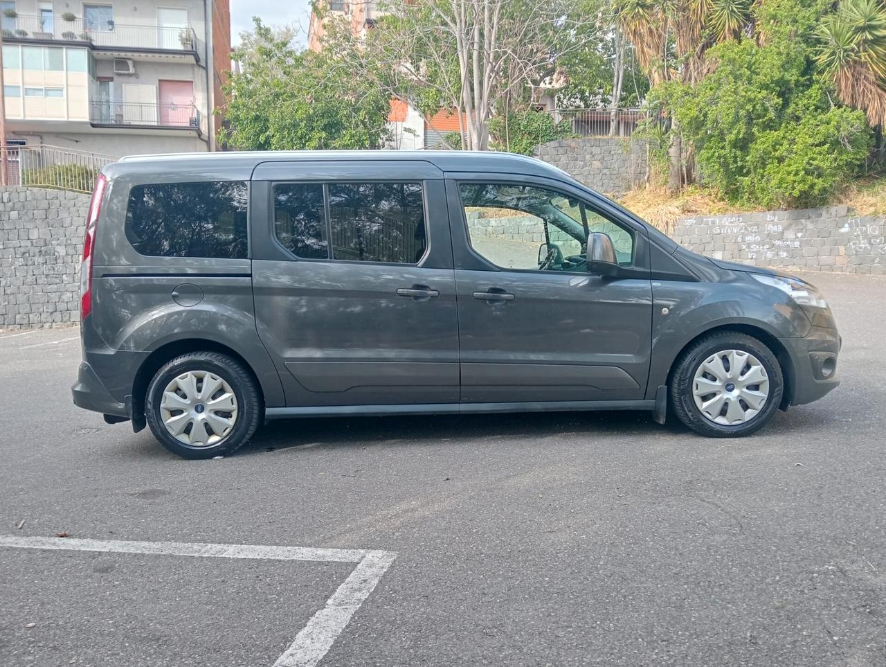 Ford Tourneo Connect Pianale ribassato con rampa disabili in carrozzina