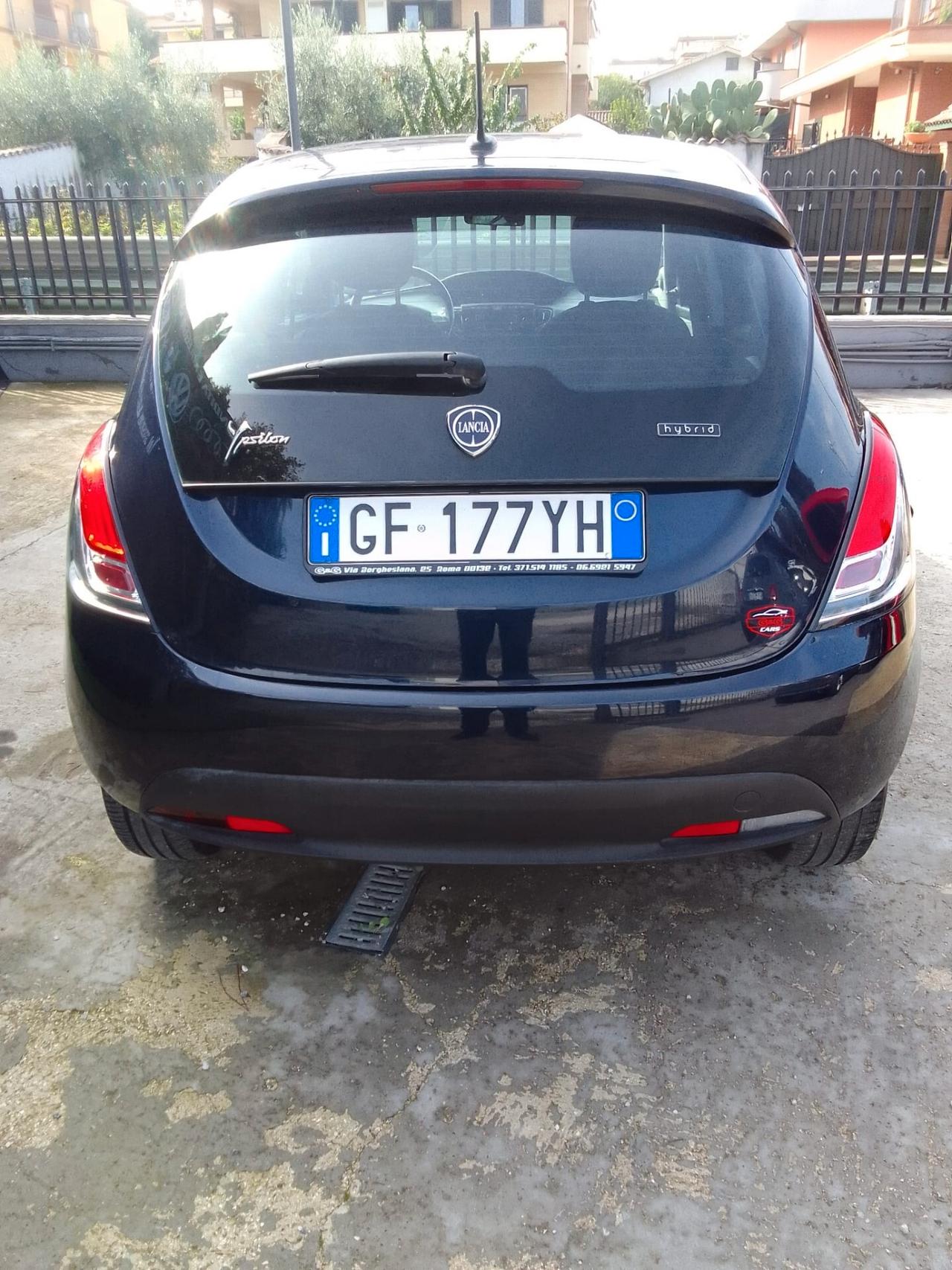 Lancia Ypsilon 1.0 FireFly 5 porte S&S Hybrid Ecochic Silver