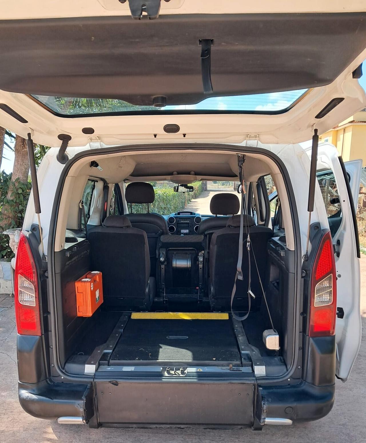 PEUGEOT PARTNER TRASPORTO DISABILI PIANALE RIBASSATO
