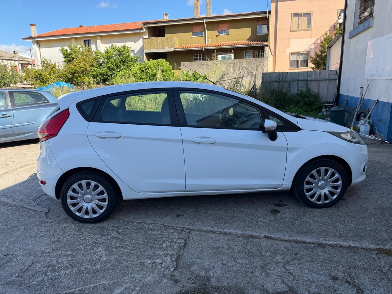 Ford Fiesta 1.4 TDCi 5p. Titanium distrib nuova frizione nuova