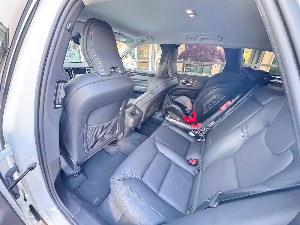 Volvo XC60 2.0 b4 Core awd auto