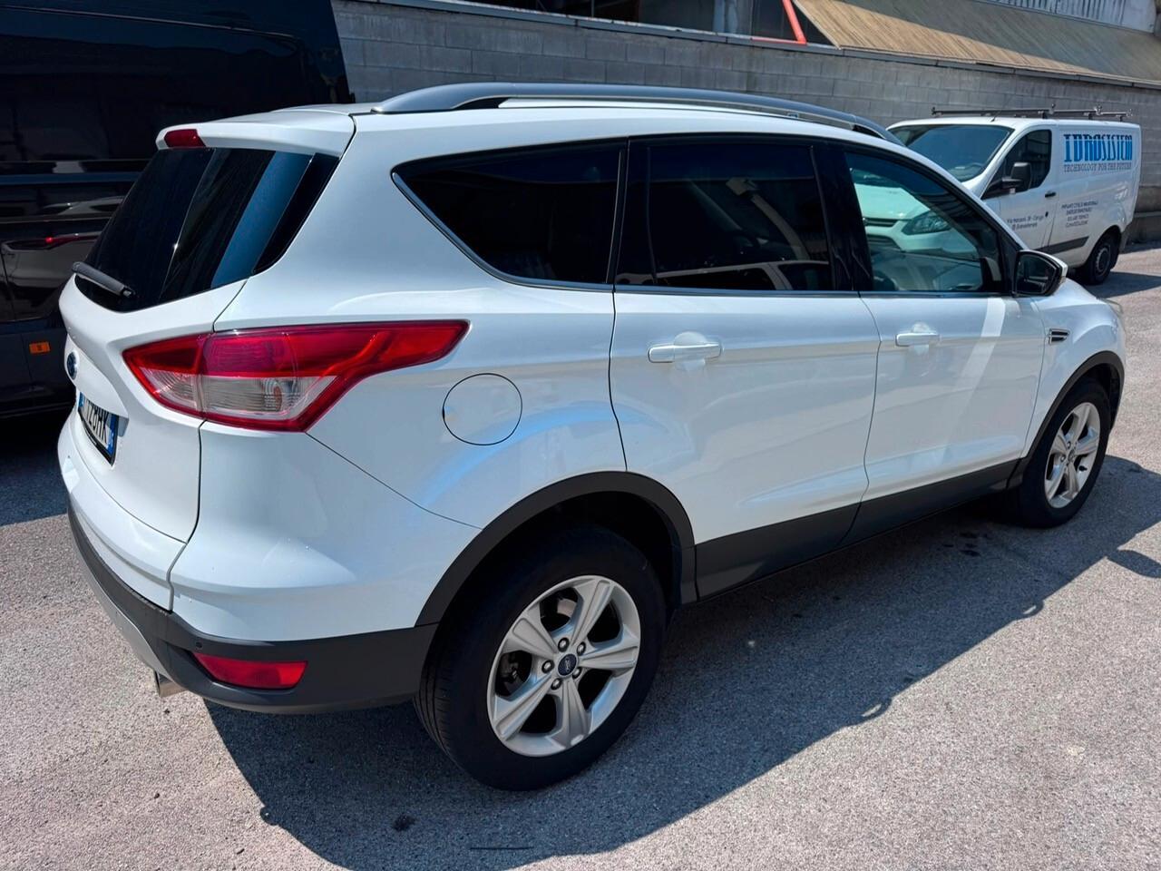 Ford Kuga 2.0 TDCI 140 CV 2WD Titanium