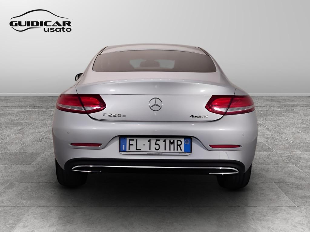 Mercedes-Benz Classe C-C205 2016 Coupe - C Coupe 220 d Premium 4matic auto