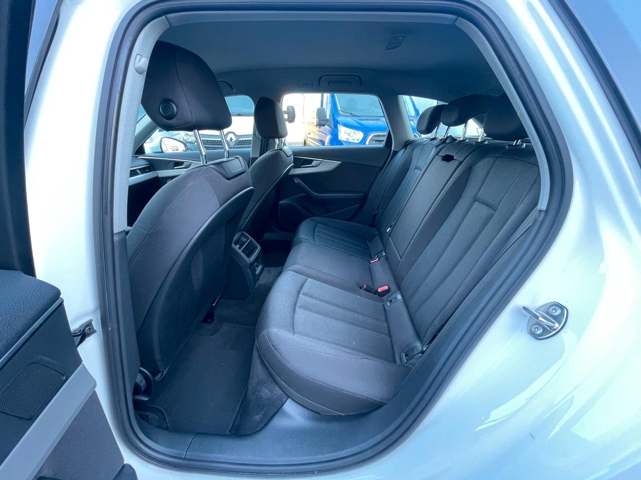Audi A4 Avant 30 TDI/136 CV S tronic Business