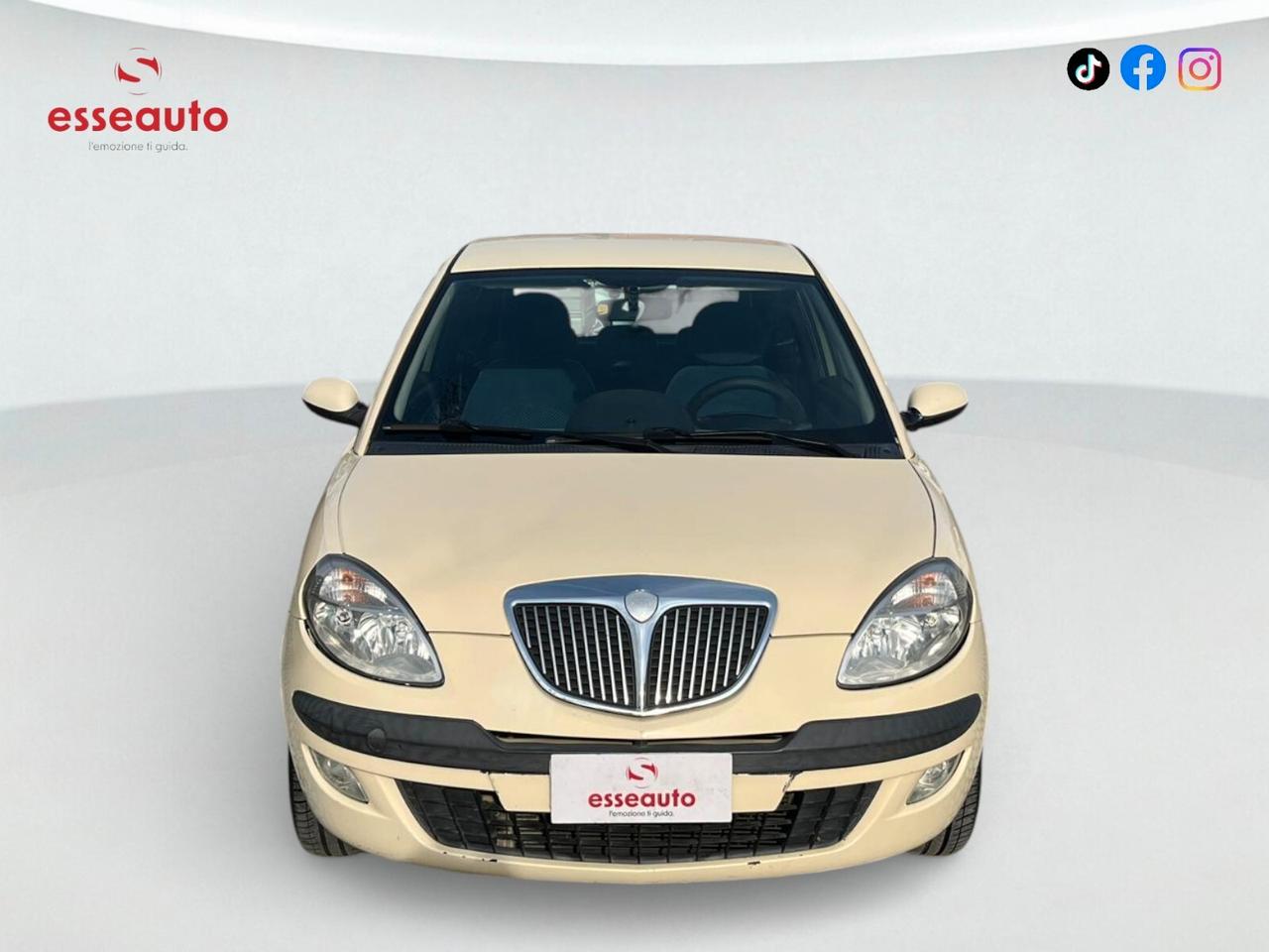 Lancia Ypsilon 1.2 16V Platino