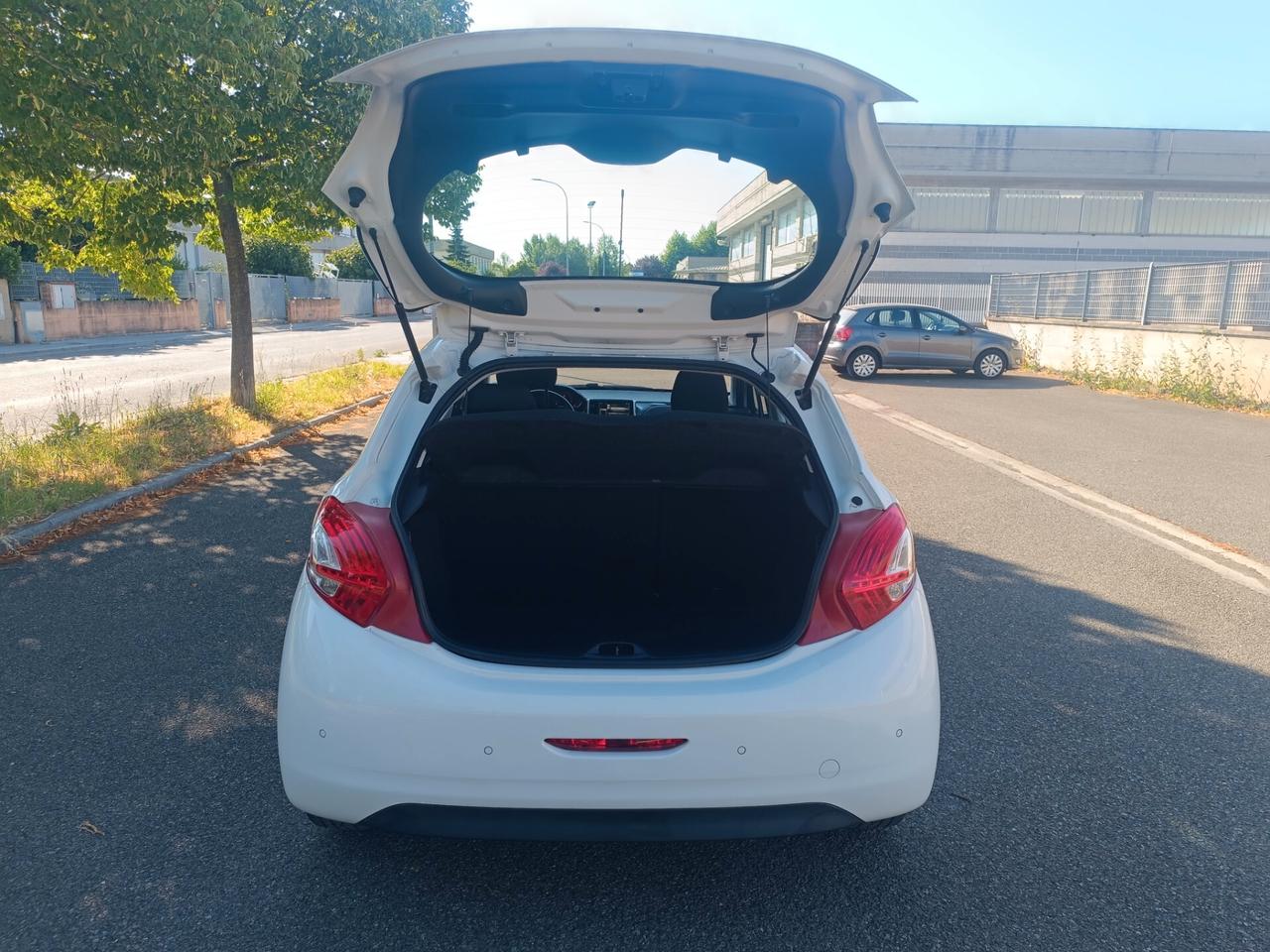 Peugeot 208 1.2 5 porte 99.000 KM NEOPATENTATI