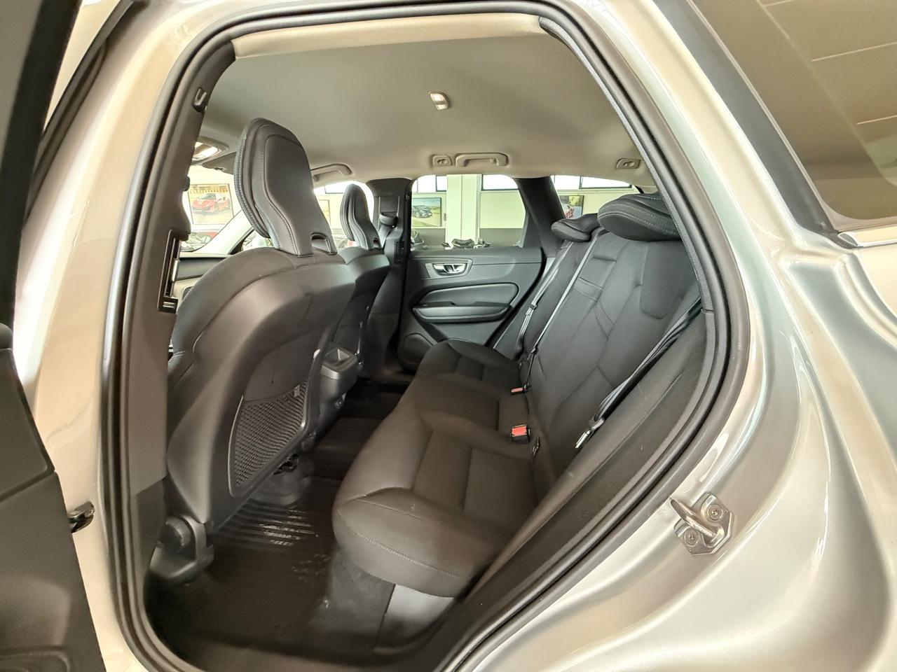 Volvo XC60 2.0 B4 197CV Geartronic Momentum Pro 10/2021 EURO 6D