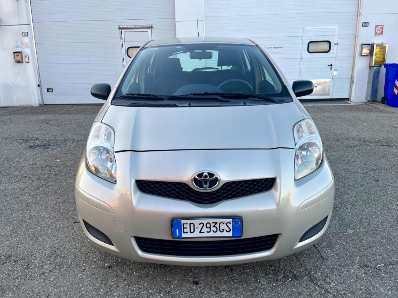 Toyota Yaris 1.0benz 2010 128.000km perfetta per neopatentati