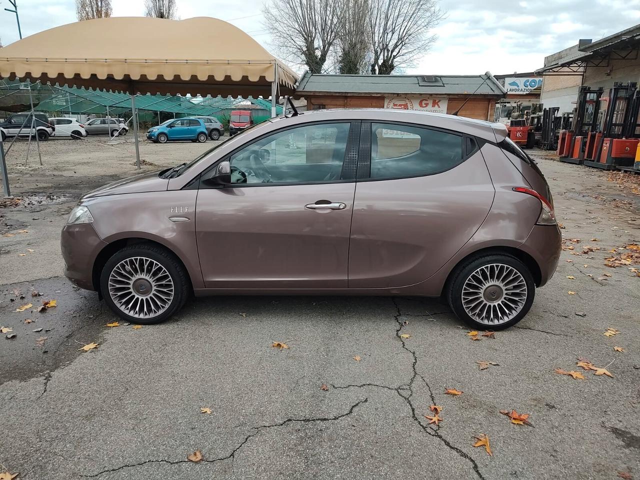 Lancia Ypsilon ELLE 5 PORTE, 1.2 8V 69CV, EURO 6B, OK NEOPATENTATI, GARANZIA L.12 MESI