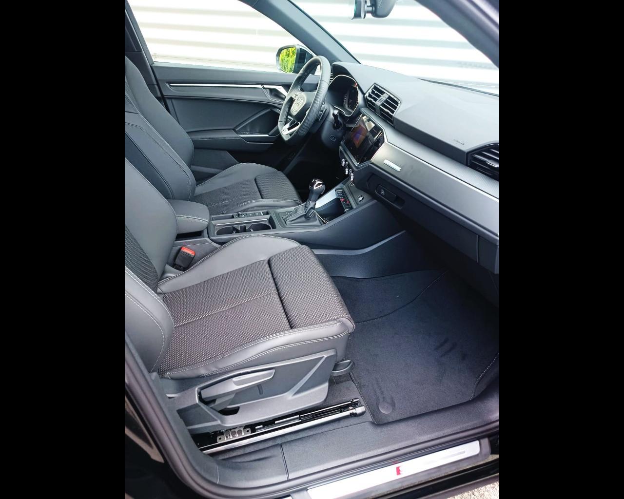 AUDI Q3 SPORTBACK 35 TDI S-TRONIC IDENTITY BLACK