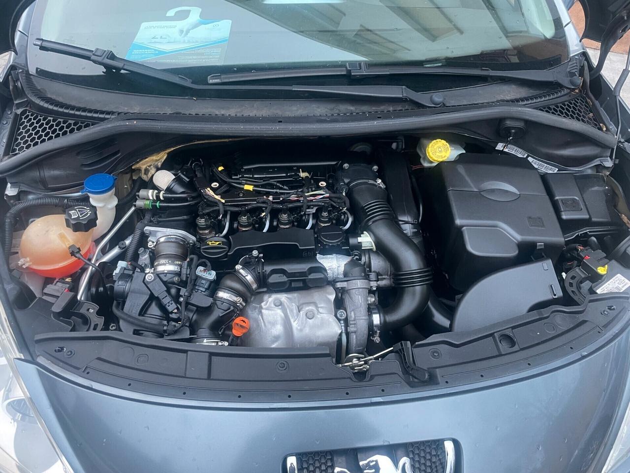 Peugeot 207 1.6 HDi 110CV CC Féline