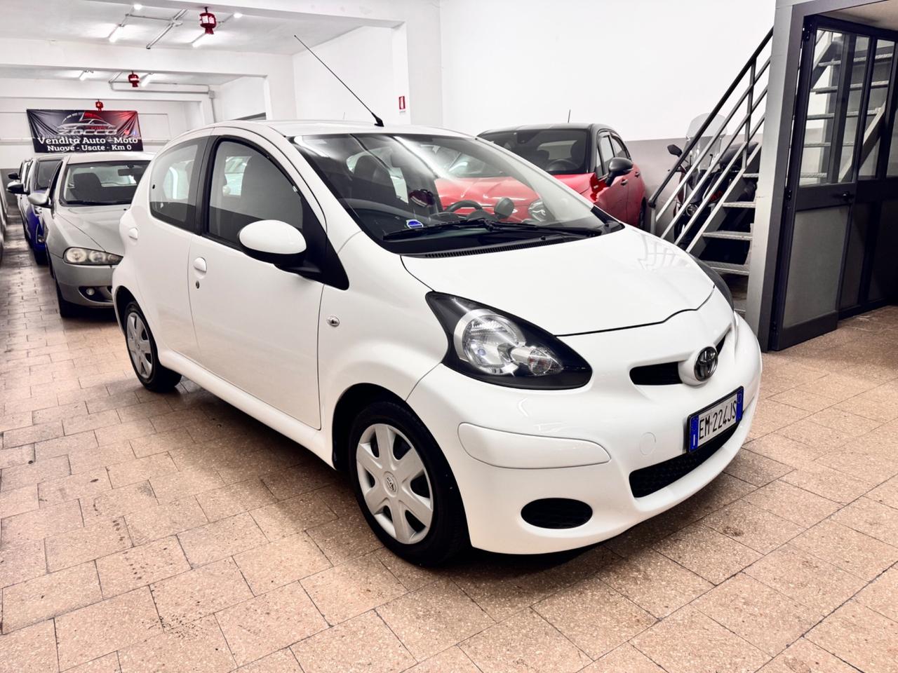 Toyota Aygo 1.0 68 Cv 5 Porte Lounge - 2012