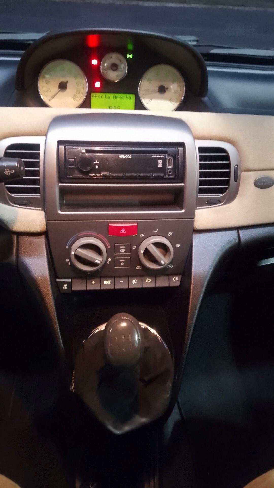 Lancia Ypsilon 1.2 16V 59kw NEOPATENTATI 05