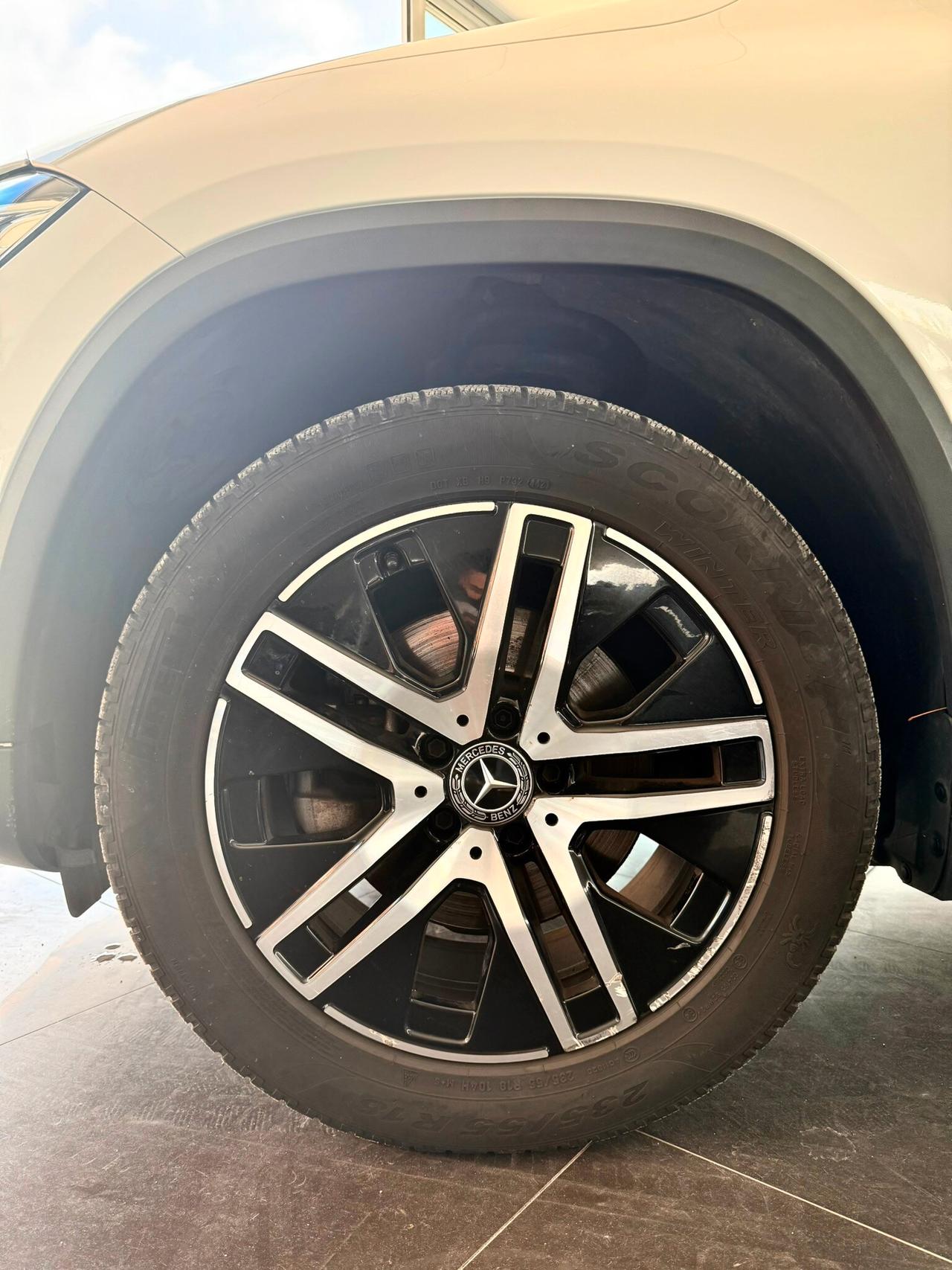 MERCEDES GLA (H247) GLA 200 d Automati...