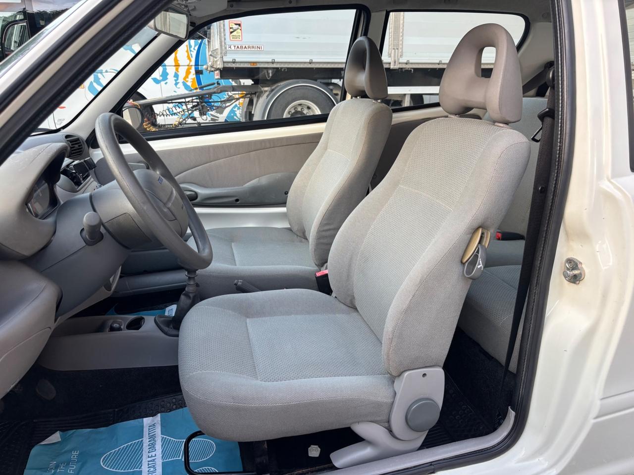 FIAT 600 1.1 CLIMA SERVOSTERZO AUTORADIO BT NEOPATENTATI ok