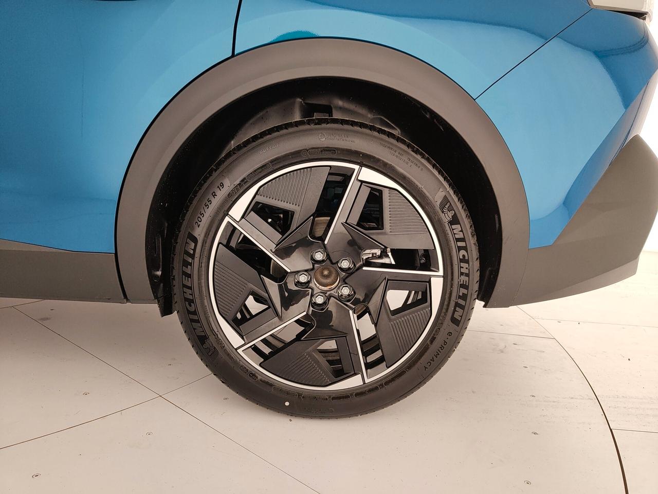 Peugeot 408 Hybrid 136 e-DCS6 GT