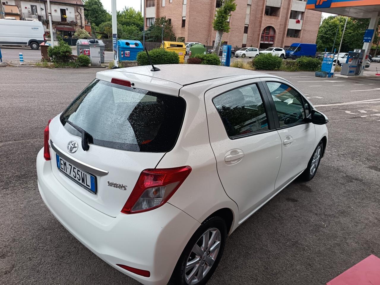 Toyota Yaris Lounge 1.0 benz2012 km originali!!!