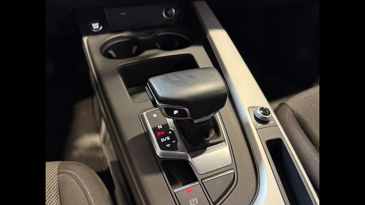 Audi A4 AVANT 30 TDI S TRONIC