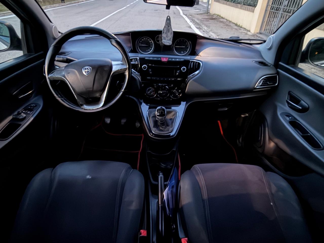 Lancia Ypsilon 0.9 TwinAir 85 CV 5 porte Metano Ecochic Gold