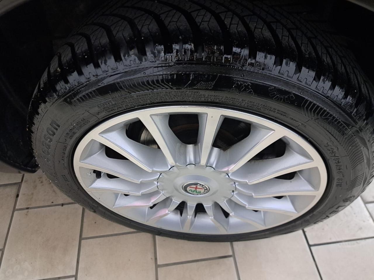 Alfa Romeo mito 1.3 jtdm uniconprop 2013