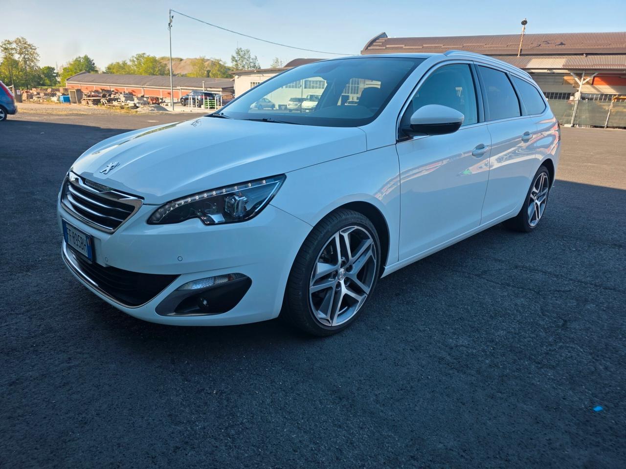 Peugeot 308 BlueHDi 120 S&S EAT6 SW Allure