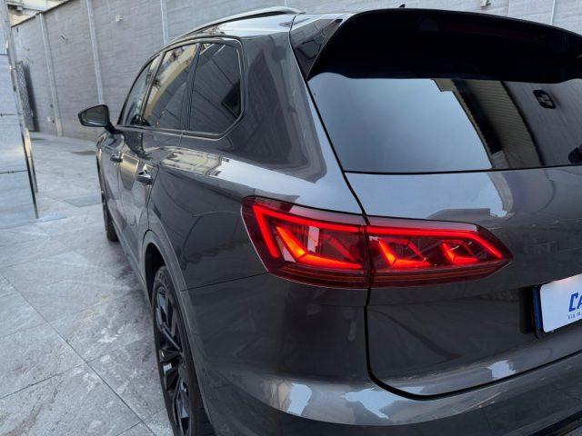 VOLKSWAGEN Touareg 3.0 V6 TDI 286 CV SCR R line tetto panoramico