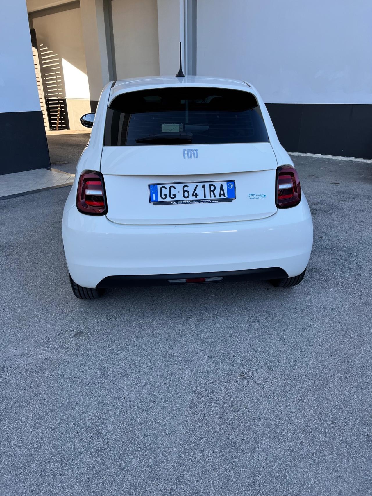 Fiat 500 500e Berlina 42 kWh Icon