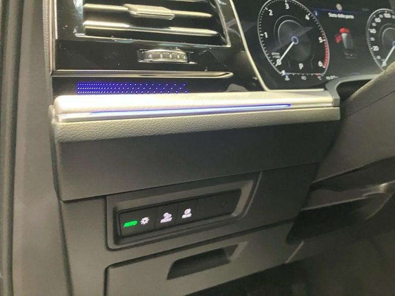 Volkswagen Touareg 3.0 V6 TDI SCR 210kW Elegance R-line Exterior