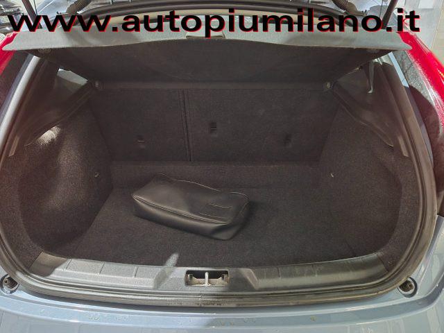 VOLVO V40 D3 Momentum