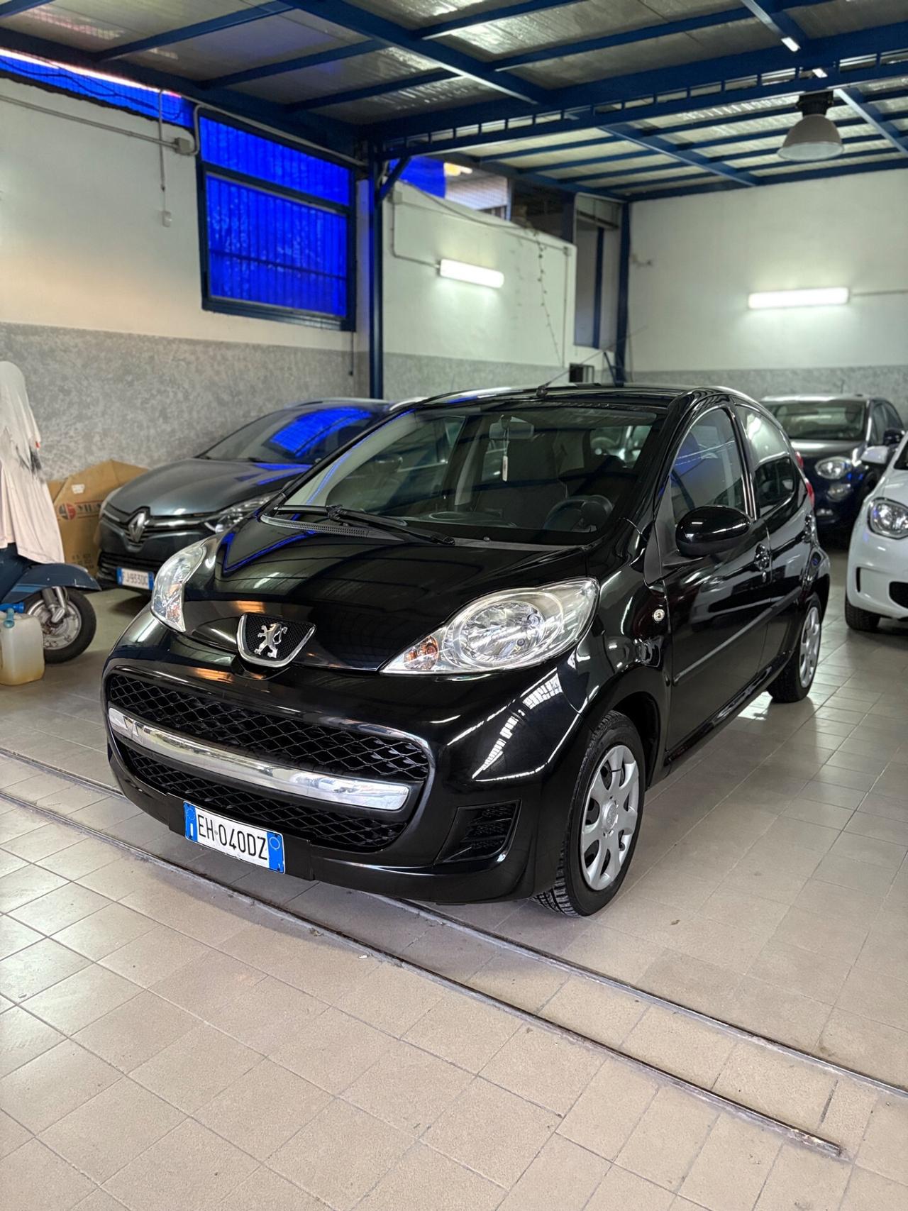 Peugeot 107 AUTOMATICA 1.0 BENZ 5 porte