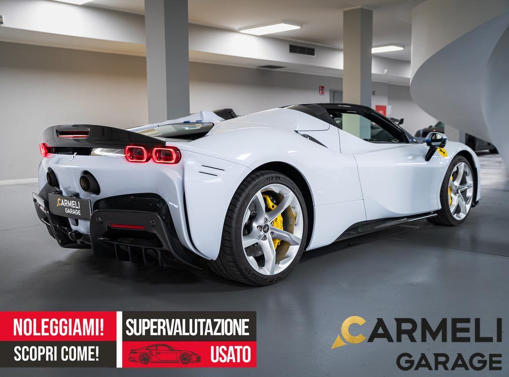 Ferrari SF90 Spider IVA ESPOSTA-TAYLOR MADE-BIANCO MOTOMI-BLU DOTTORE