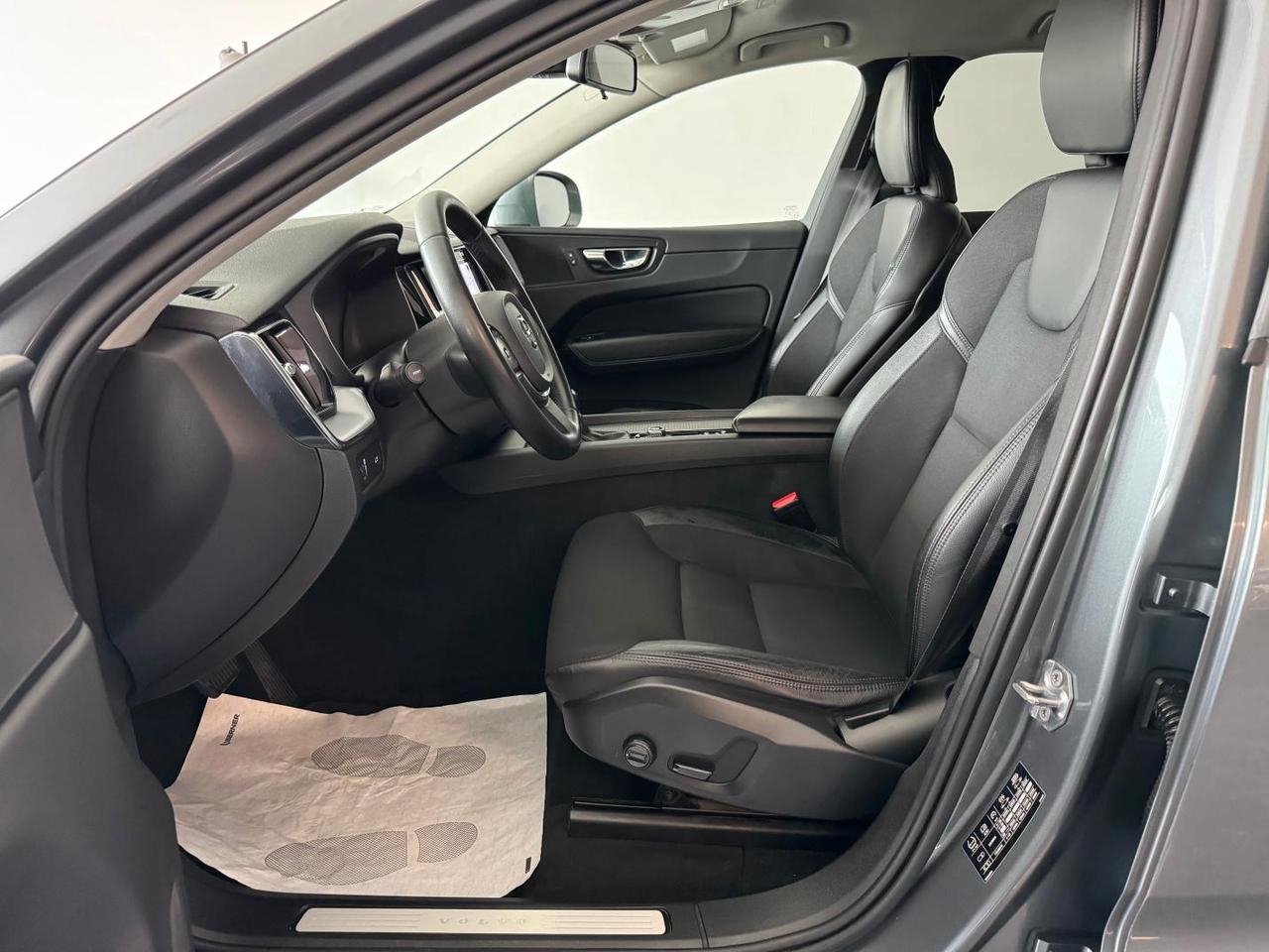 Volvo XC60 2.0 d4 190cv Awd Momentum Cockpit Full