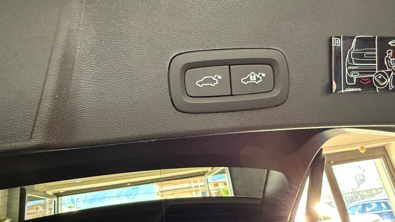 Volvo XC40 T5 Recharge Plug-in Hybrid TETTO APRIBILE