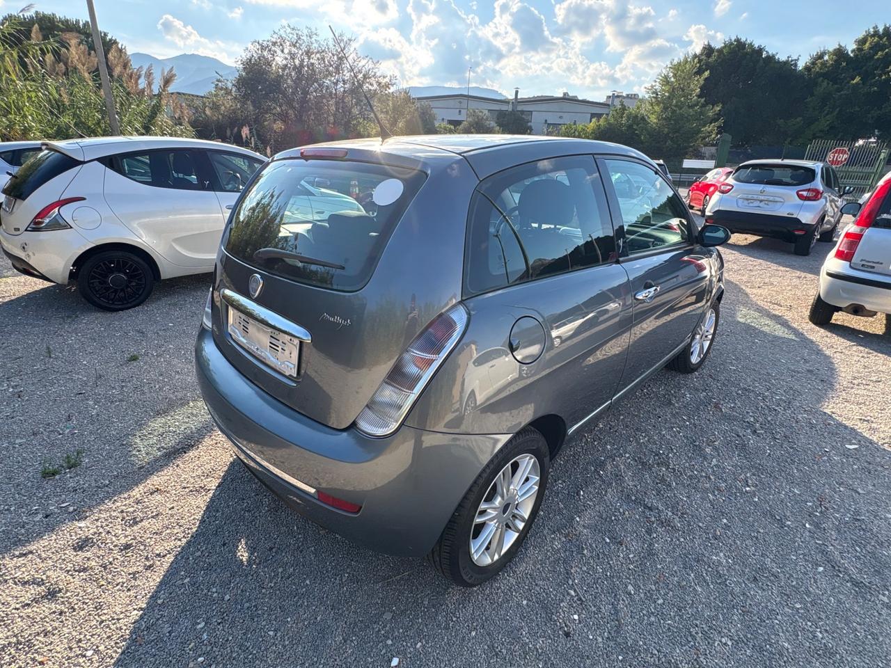 Lancia Ypsilon 1.3 MJT 75 CV Platino