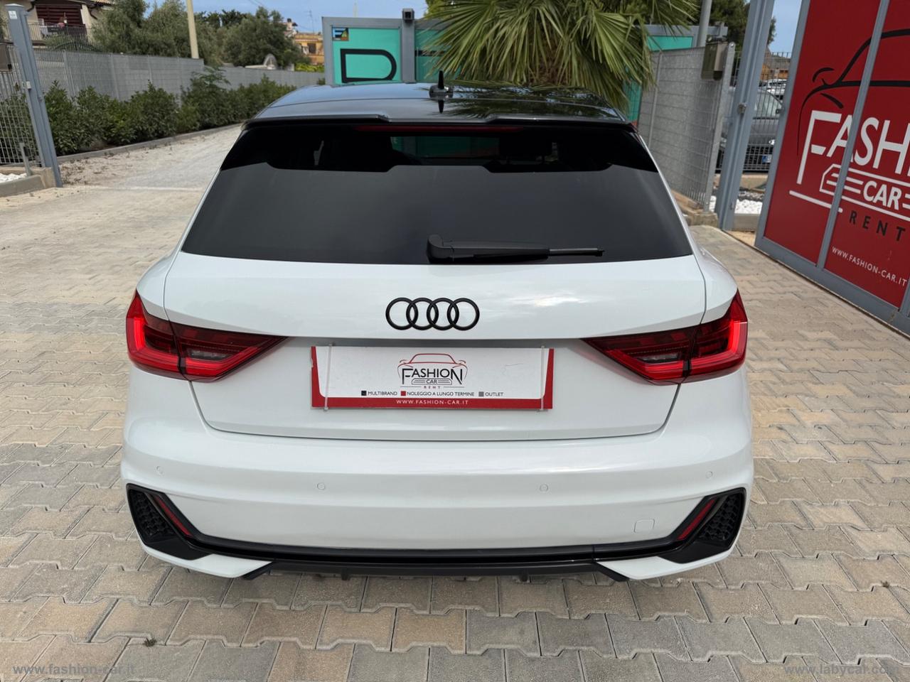 AUDI A1 SPB 30 TFSI Identity Black / S line edition