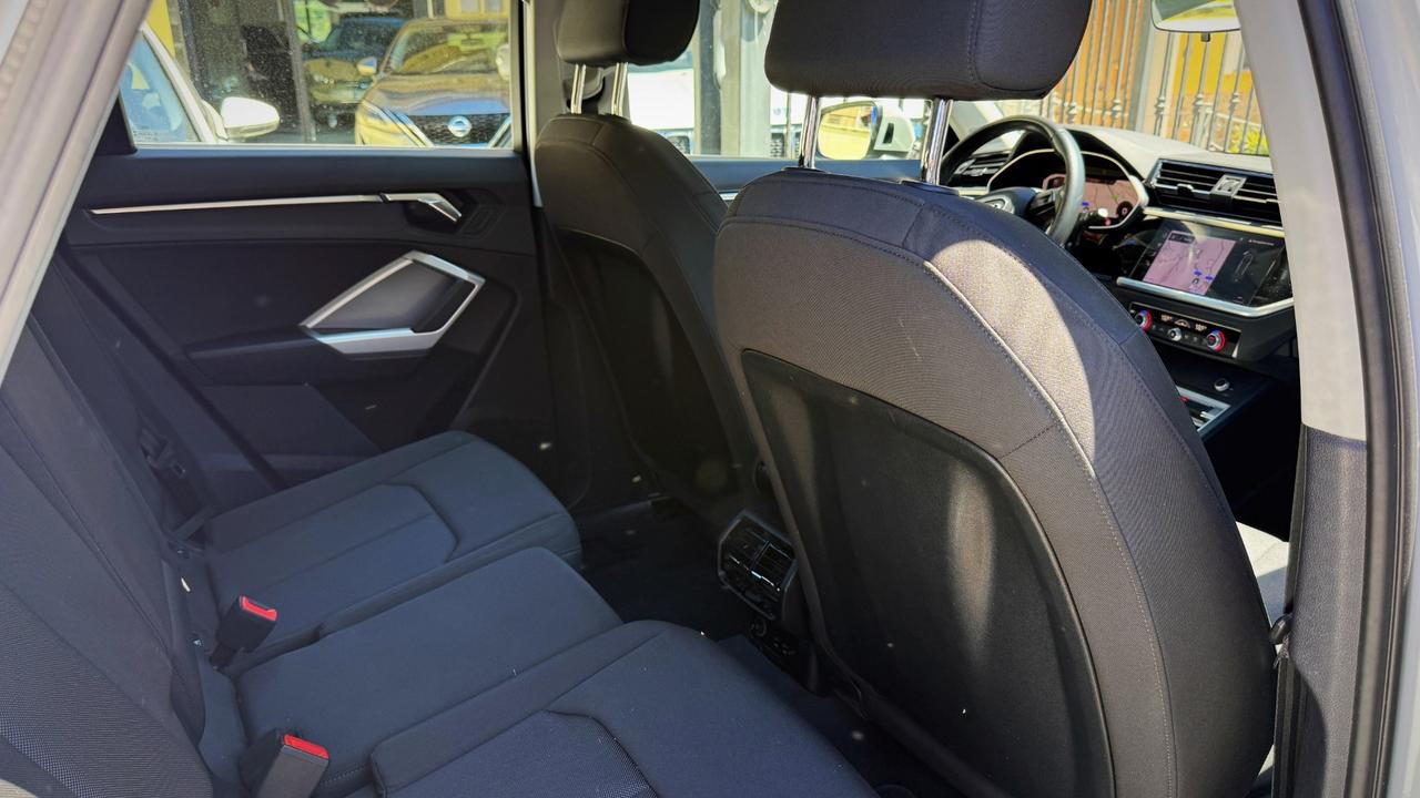 Audi Q3 2.0 Tdi S tronic Business - 11/2021