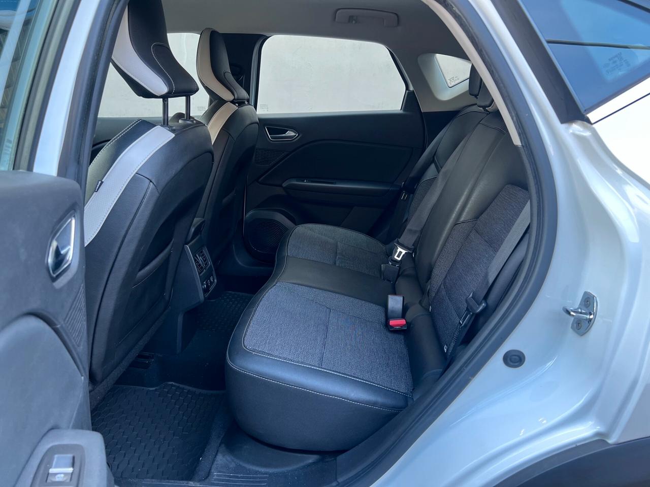 Renault Captur 1.5 blue dci 95CV Intens LED/NAVI/CAMERA. PERFETTA!!