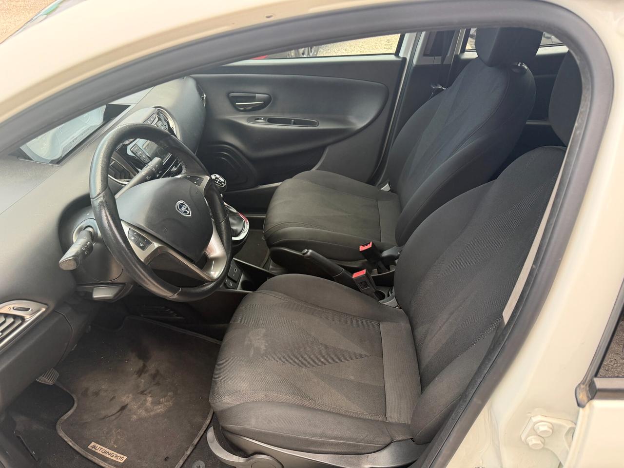 Lancia Ypsilon 1.0 FireFly Hybrid Ecochic Gold 50.000 KM