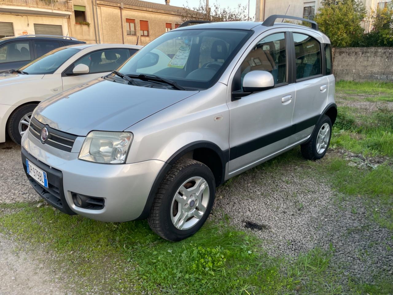 Fiat Panda 1.3 MJT 16V 4x4 con tasto ELD differenzi garanzia 12