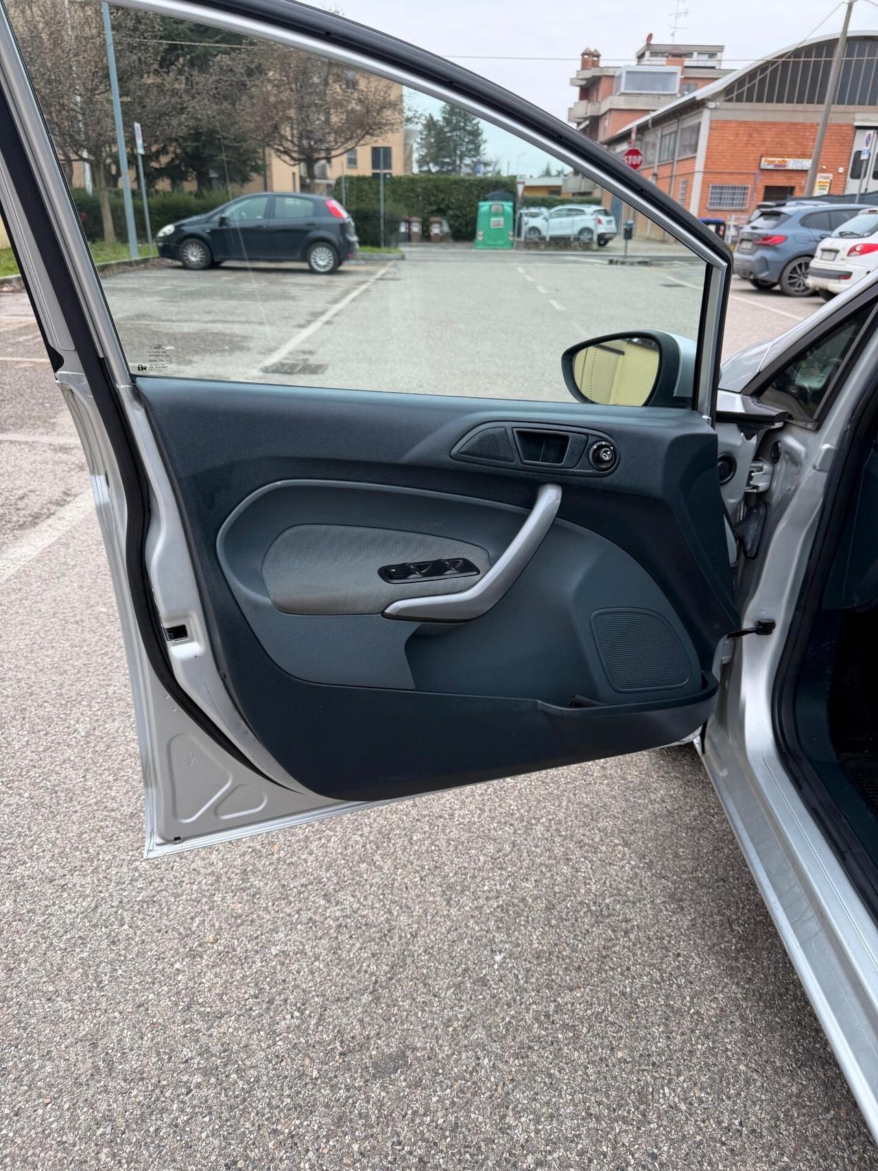 Ford Fiesta 1.4 Gpl - NEOPATENTATI - 12 MESI DI GARANZIA -