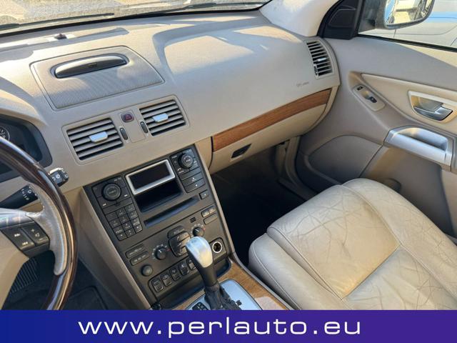 VOLVO XC90 2.4 D5 AWD 7 POSTI