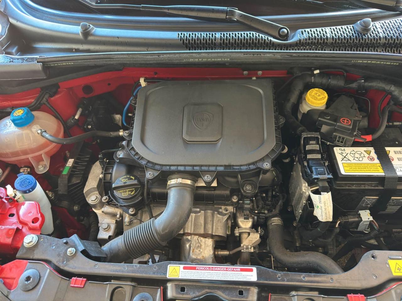 Lancia Ypsilon 1.0 FireFly 5 porte S&S Hybrid Ecochic Silver