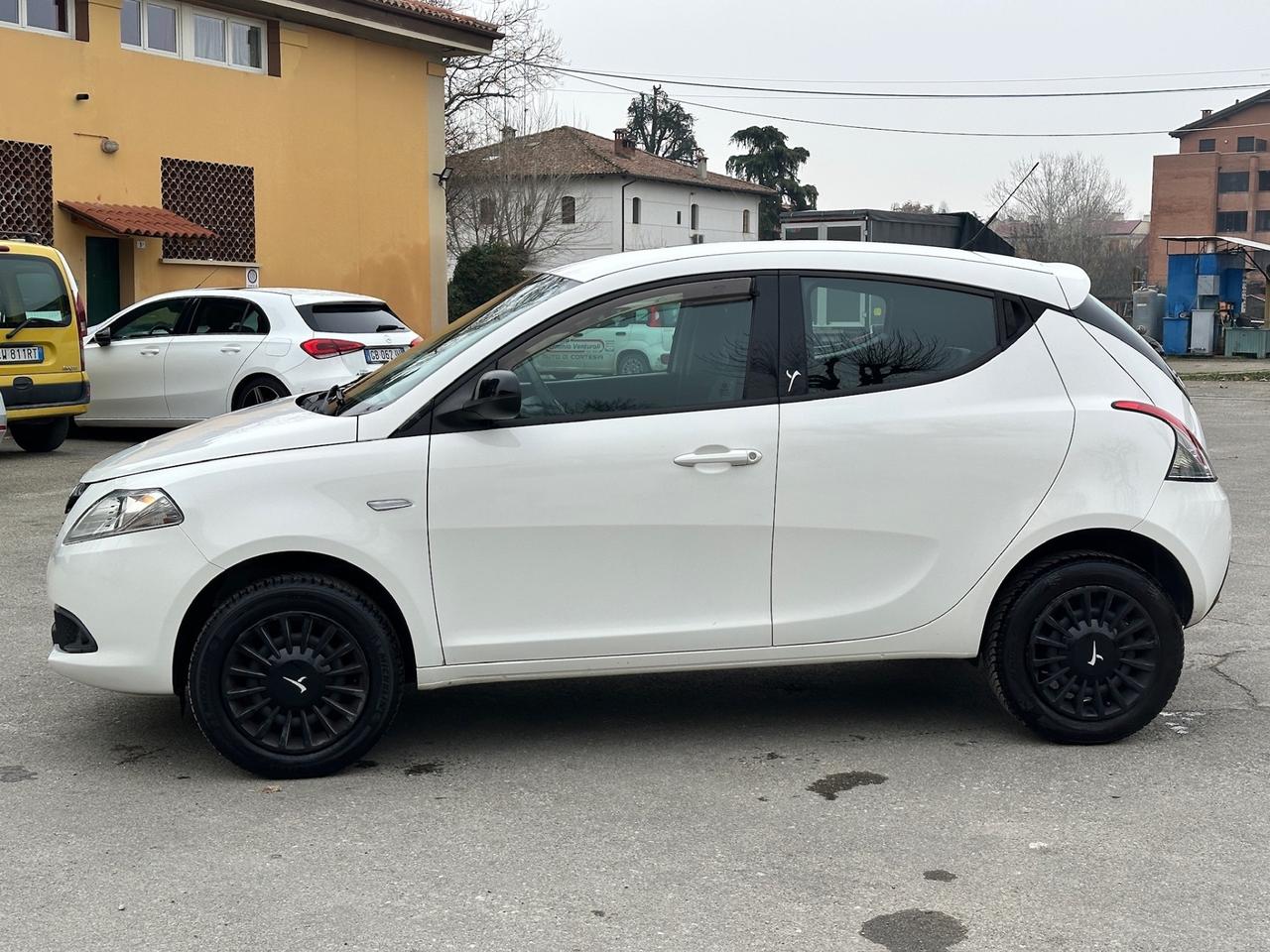 Lancia Ypsilon 0.9 TwinAir 85 CV 5 porte Metano Ecochic Gold