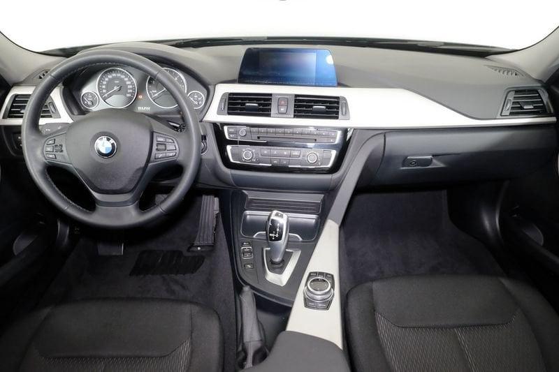 BMW Serie 3 F30 2015 Berlina Diese 318d Luxury auto