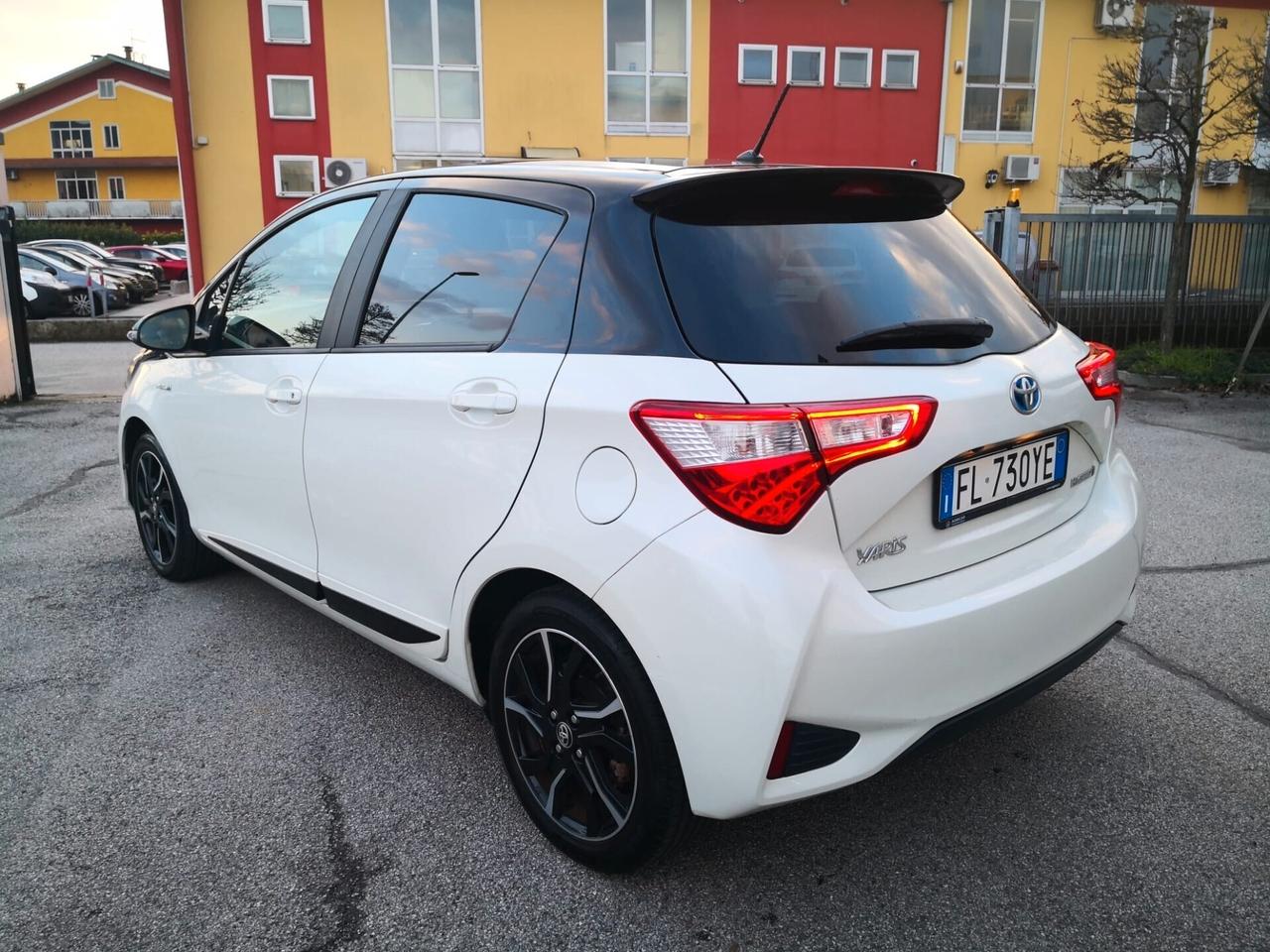 Toyota Yaris 1.5 Hybrid 5 porte Trend "White Edition" Automatic