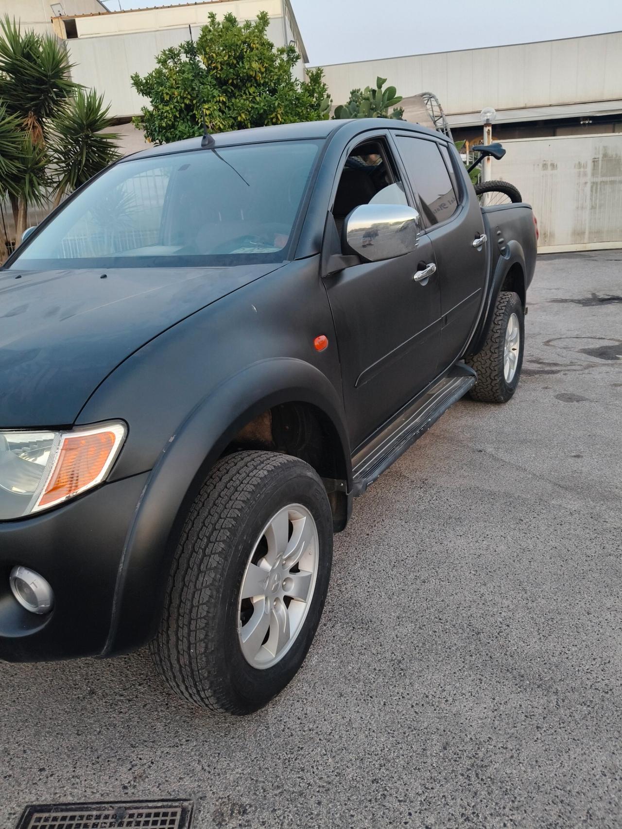 Mitsubishi L200 2.5 con gancio traino